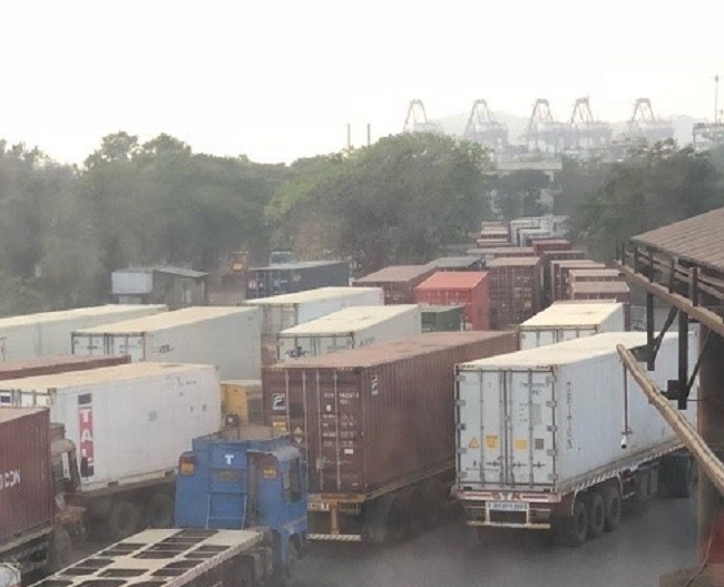 Truck congestion at JNPT delays containers at APM Terminals